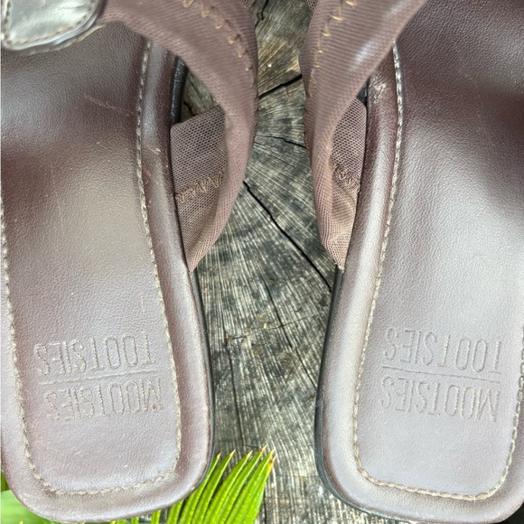 Mootsies Tootsies Women’s Brown Slip on Sandals Size 11 - Picture 4 of 8
